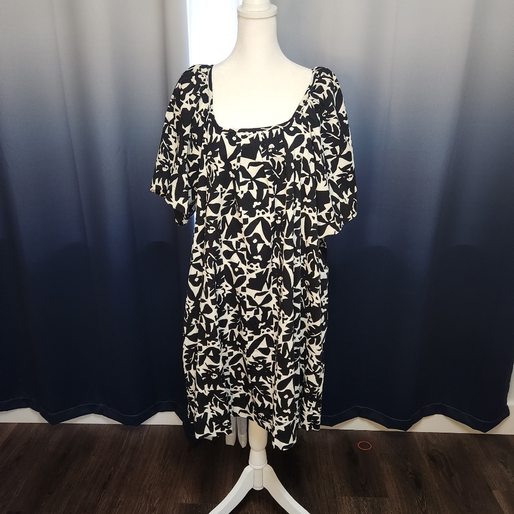 Black and white printed short sleeve dress. So comfortable .